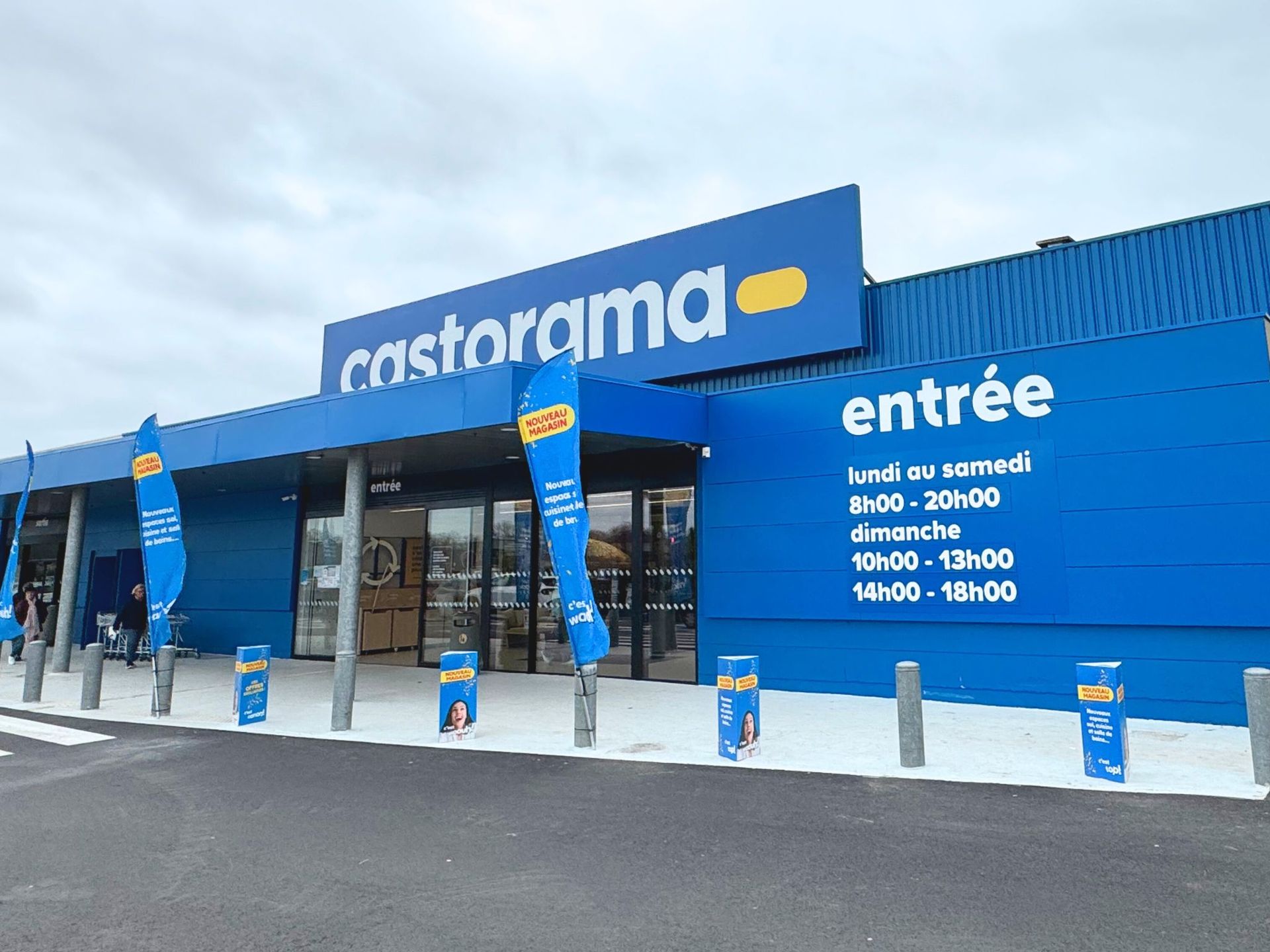 Facade Castorama Nantes Orvault avec nouvelle enseigne et signaletique DT Signs