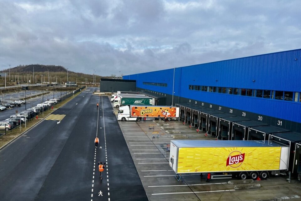 Quais de chargement plateforme PepsiCo Dourges avec camions Lays Cheetos