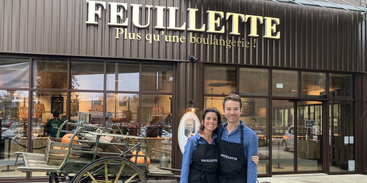 Facade boulangerie Feuillette Villabe avec enseigne lumineuse Plus qu une boulangerie