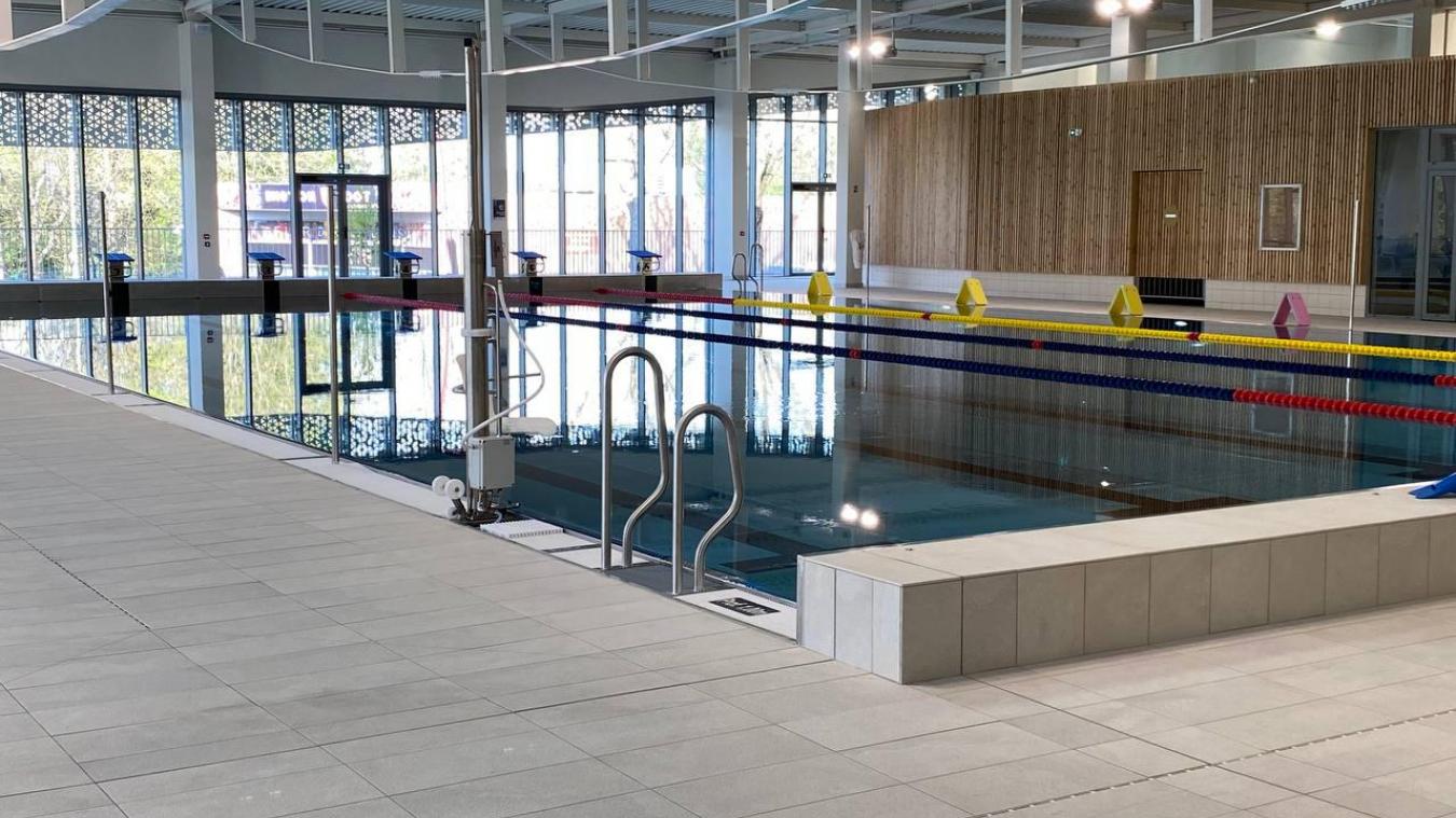 Bassin olympique 50m Centre Aquatique Aqualens lignes eau